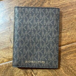 NWOT Michael Kors Jet Set MK logo Leather Travel Passport Card Wallet